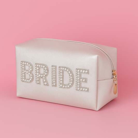 BRIDE Make-up Tasje – Luxe Satijnen Etui met Parelletters